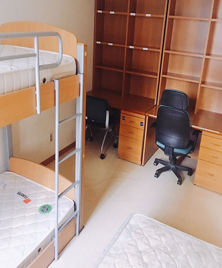 3 person room